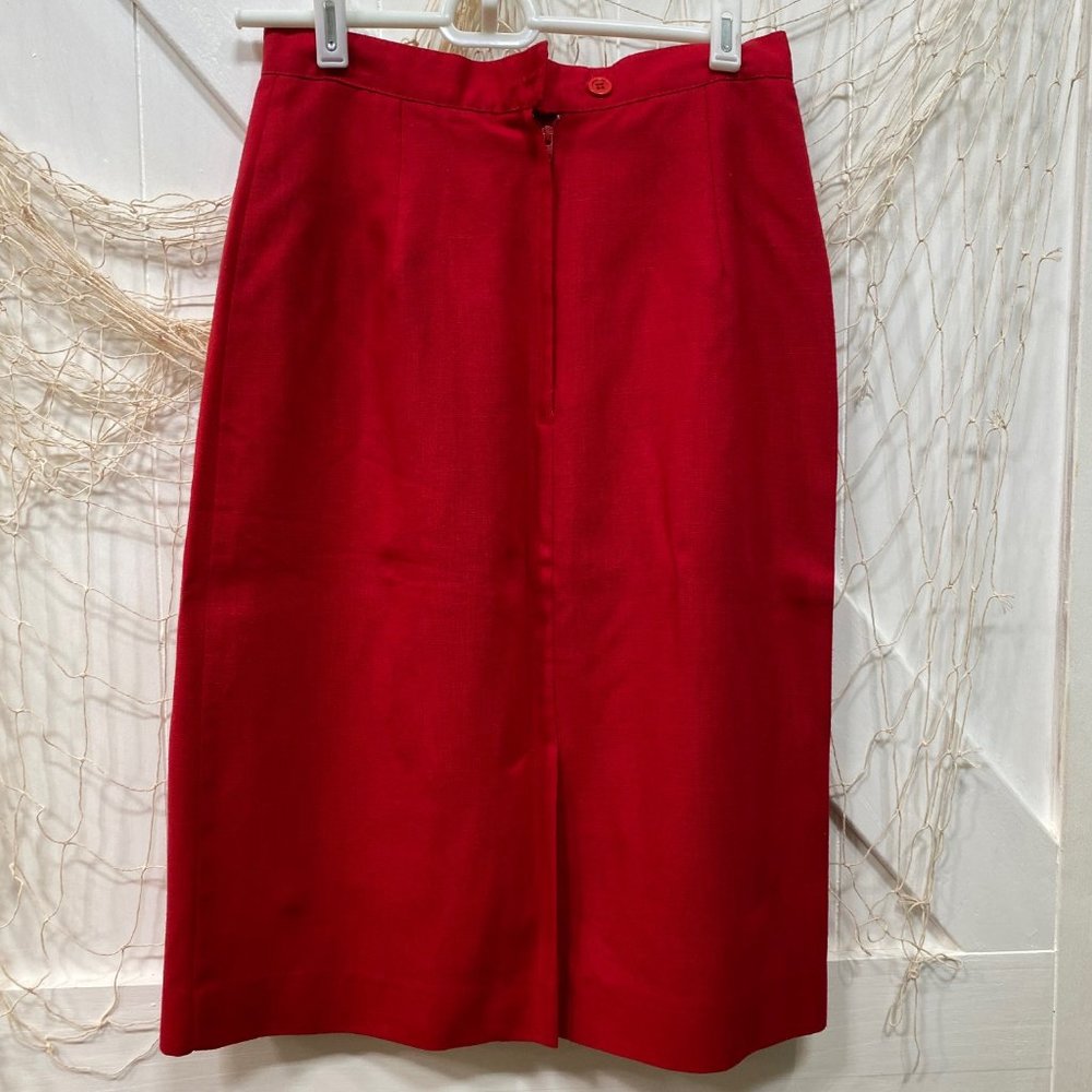 Red lined skirt - Picture 2 of 3